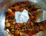 A picture of step 5 of Mixed Vegetables Kolhapuri.