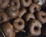 Foto langkah ke 5 dari resep Donat coklat.