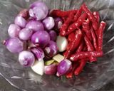 Foto langkah ke 2 dari resep Tumis Bunga Pepaya dan Ikan Teri Nasi.