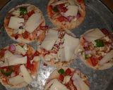 A picture of step 3 of Bread pizza(without oven).