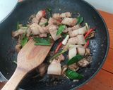 รูปขั้นตอนการทำที่ 3 ของ หมูสามชั้นผัดกะปิ
