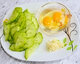 รูปขั้นตอนการทำที่ 1 ของ แตงกวาผัดไข่