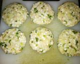 A picture of step 3 of Falhari vada.