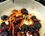 A picture of step 9 of Asian Chilli & Garlic king prawns in a stir fry Sauce. 🥰.
