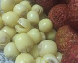 Hình bước làm 1 của món Chè vải bọc hạt sen