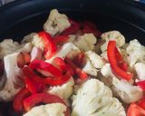 Foto del paso 2 de la receta: Coliflor Salteada con Salchichas!