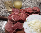 Foto del paso 1 de la receta: Solomillo de cerdo en salsa de vino