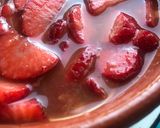 Foto del paso 6 de la receta Macedonia de fresas en zumo de naranja, con sal y sin azúcar. Fuerza contra el virus!!
