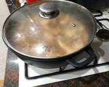 Foto del paso 5 de la receta: Sepia encebollada con almejas y mejillones al vapor