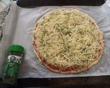 Foto del paso 7 de la receta: Pizza de Masa Quebrada con mermelada, pollo, piña y queso
