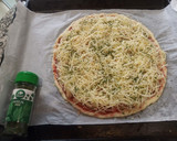 Foto del paso 7 de la receta: Pizza de Masa Quebrada con mermelada, pollo, piña y queso