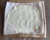 Une image de l'étape 2 de Tarte fine au pommes lardon camembert.