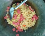 Foto langkah ke 4 dari resep Mie Goreng Sosis.