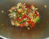 Foto langkah ke 5 dari resep Tumis tauge tahu pedas.