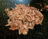 Foto langkah ke 3 dari resep Ayam Suwir Masak Tomyam.