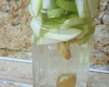 صورة لخطوة 2 من وصفة ديتوكس التفاح الاخضر والزنجبيل والخيار🍏
