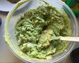 Foto del paso 2 de la receta: Keto - Guacamole -ideal para acompañar carnes, entradas o simplemente solo para estas Fiestas!