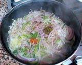 Foto del paso 8 de la receta: Bonito en salsa de dos tipos de cebollas, pimiento y azafrán