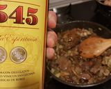Foto del paso 6 de la receta: Guarnición de variado de setas del bosque con cebolla y pimiento