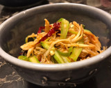 这样利用剩余食材，既配出了营养，又搭出了美味 ——- 韩式泡菜酱淋 火鸡丝· 芦笋片· 豆腐的食譜步驟9照片