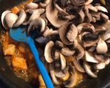 Gombapörkölt csirkemellel recept fázis 4 fotója