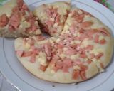 Foto langkah ke 6 dari resep Pizza Sosis Keju Kilat.