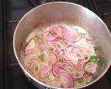 A picture of step 2 of Fried pasta.