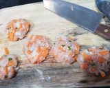 รูปขั้นตอนการทำที่ 2 ของ หมูก้อนทอดทรงเครื่อง