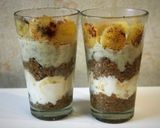 Foto del paso 5 de la receta: Postre banana split de avena en vaso. Receta original de Geri. Postre light sin azúcar ni harina