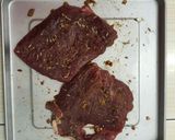 Foto langkah ke 1 dari resep Steak daging sapi barbeque sauce masak di teflon.