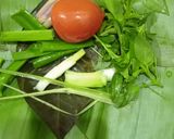 Foto langkah ke 7 dari resep Pepes ikan mas bungkus daun.