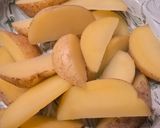 Foto langkah ke 3 dari resep Potato Wedges.