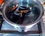 Foto del paso 5 de la receta: Merluza en salsa de pimienta verde y caldo de mejillones