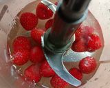 Foto langkah ke 2 dari resep Jus Strawberry Creamy.