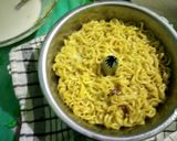 Foto langkah ke 2 dari resep Donut Indomie tanpa cetakan beserta Tips & Trik membuatnya.