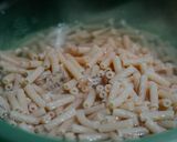 Foto del paso 2 de la receta: Pasta en salsa de queso mozzarella con camarones
