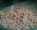 Foto del paso 2 de la receta: Pasta en salsa de queso mozzarella con camarones