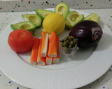 Foto del paso 1 de la receta: Aguacates rellenos de guacamole con surimi y cilantro