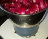 રોઝ સીરપ શરબત (Rose Syrup Sarbat Recipe In Gujarati) રેસીપી સ્ટેપ1ફોટો