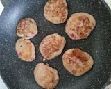 Φωτογραφία βήματος 5 της συνταγής Μίνι pancakes φράουλα-μπανάνα για παιδάκια