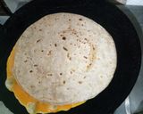 A picture of step 4 of Egg roll.