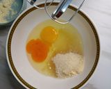 Foto langkah ke 2 dari resep Dalgona Steamed Cake a la Kitchen of Olive's.