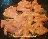 รูปขั้นตอนการทำที่ 3 ของ ข้าวหมูทอดกระเทียมพริกไทย