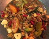 Foto langkah ke 4 dari resep Tumis Kerang Asam Manis.