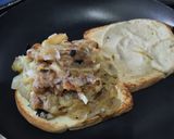 Foto del paso 3 de la receta: Sándwich🥙🍆🍯 de berenjenas tatemadas, cebolla, queso y salsa de garbanzos🌮🌯🧆
