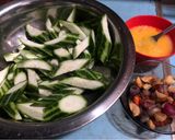 A picture of step 1 of Stir fry chinese okra.
