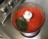 Une image de l'étape 5 de Pavés de saumon à l'aneth, crème de poivrons et radis.