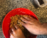 Foto del paso 5 de la receta: Cookies de avena, coco y chips 💗