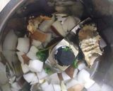 A picture of step 1 of Onion subzi.