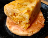Foto del paso 7 de la receta: Tortilla de patatas al pesto rosso de almendras
